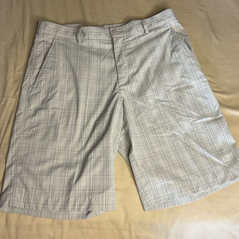 Nike white plaid dri-fit Golf Shorts size 34 flat front dad shorts